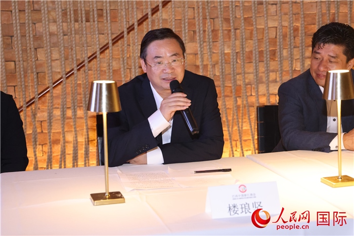 浙江省麗水市海外聯(lián)誼會會長樓瑯堅在座談會上致辭。 人民網(wǎng)記者 時元皓攝