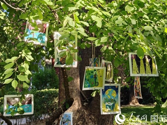 兒童環(huán)保繪畫展覽。人民網(wǎng)記者 李明攝