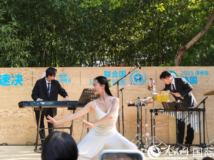 《舞，自然》舞蹈表演。人民網(wǎng)記者 李明攝